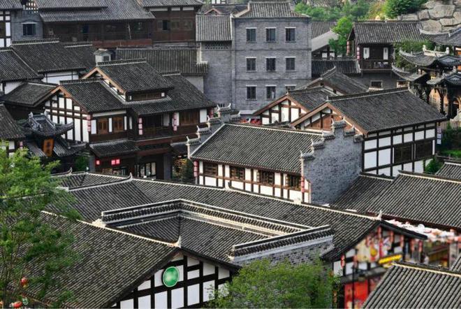 一个女孩子经常和我聊天 还叫我不要答应另外一个女孩子 怎么判断她喜不喜欢我 我喜欢她 求高手帮我判- 专业有问必答平台